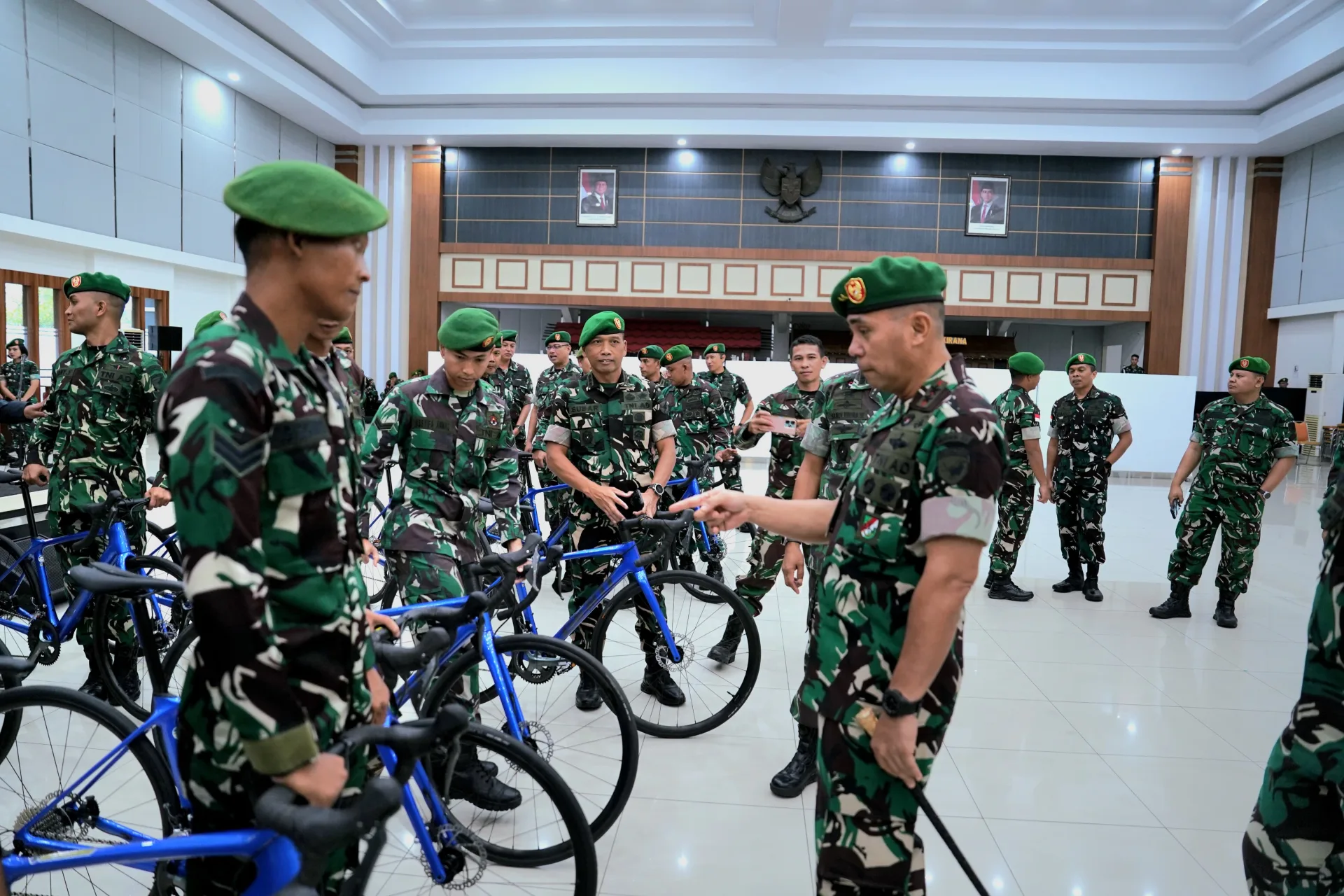 Dukung Tour de Singkawang, Pangdam XII/Tpr Bagikan 30 Unit Sepeda untuk Personel