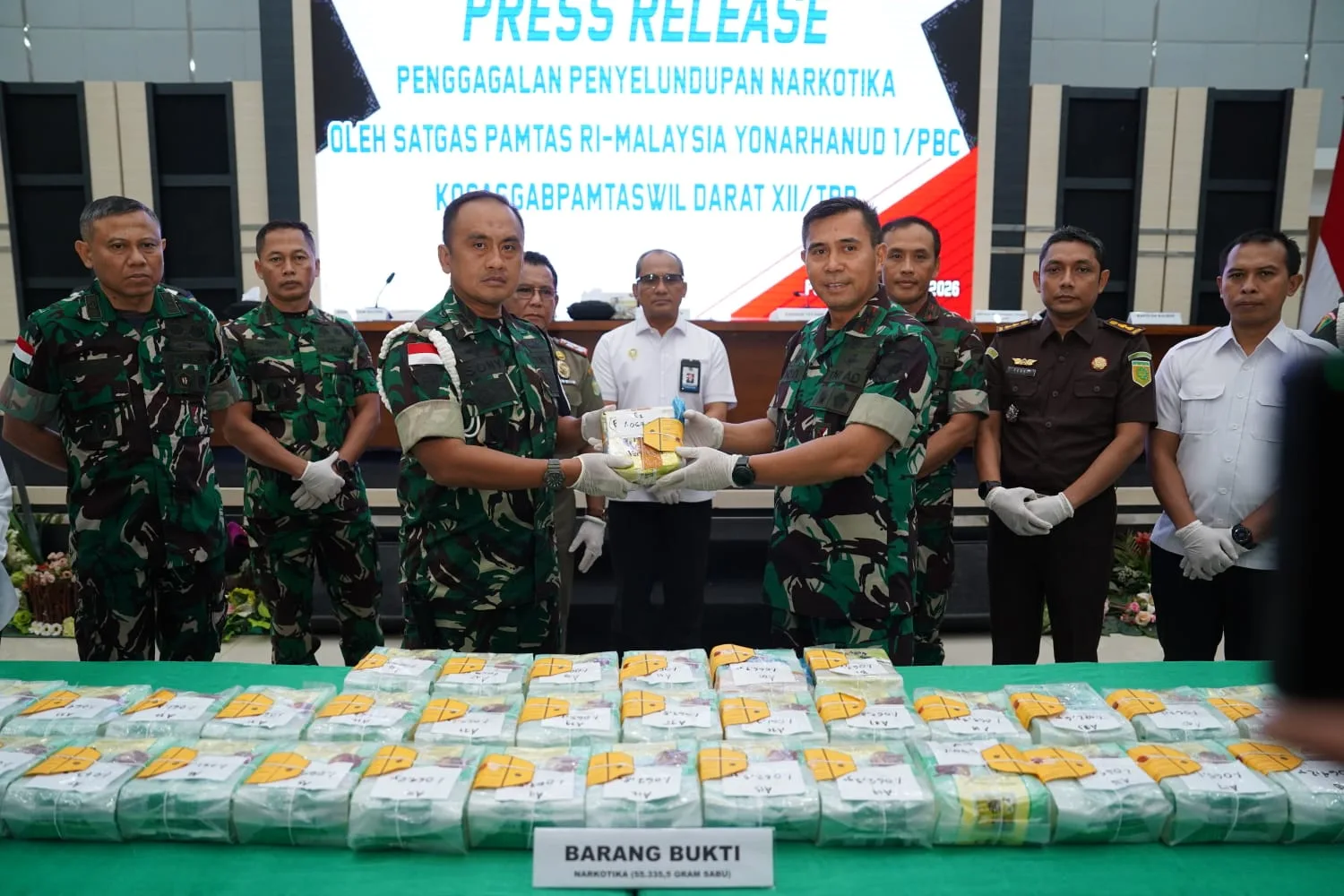 Gagalkan Penyelundupan 55,2 Kg Sabu di Perbatasan, Pangdam XII/Tpr Pimpin Press Release