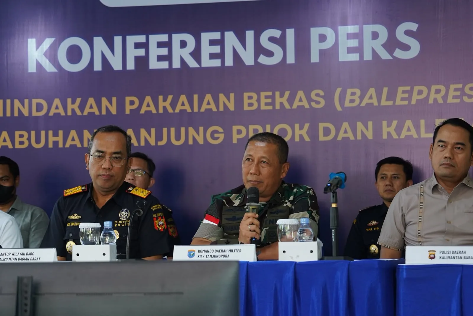 Hadiri Konferensi Pers Penyelundupan Ballpres, Kasdam XII/Tpr Tegaskan Sinergisitas Jaga Perbatasan Kalbar
