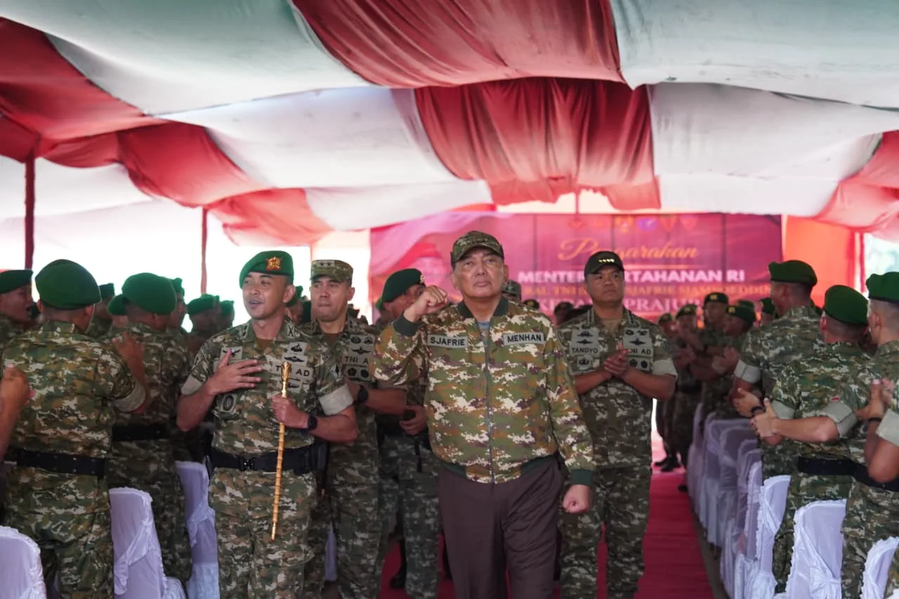 Pangdam XII/Tpr Dampingi Menhan Tinjau Yonif TP 926/PL