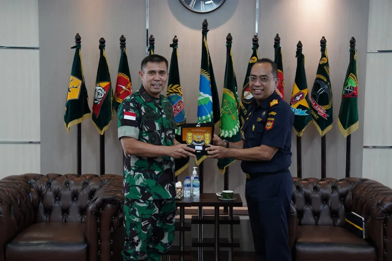 Pangdam XII/Tpr Terima Kunjungan Kepala Bea Cukai Kalbagbar