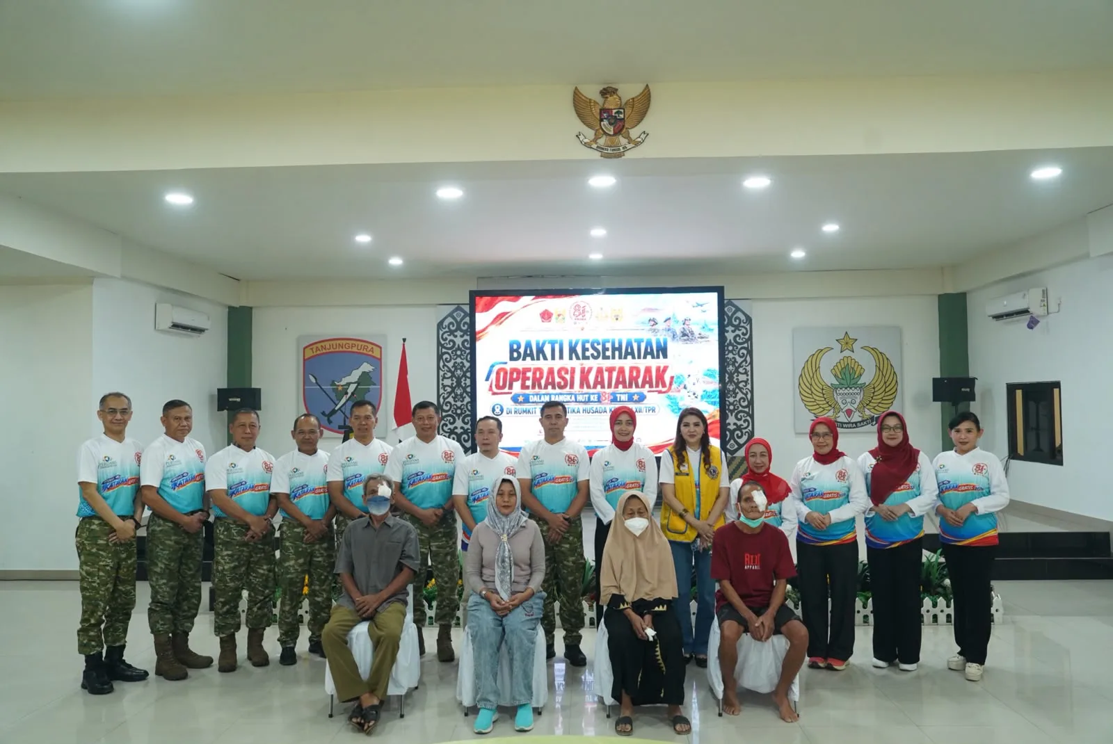 Peringati HUT ke-81 TNI, Kodam XII/Tpr Gelar Bakti Sosial Operasi Katarak Gratis
