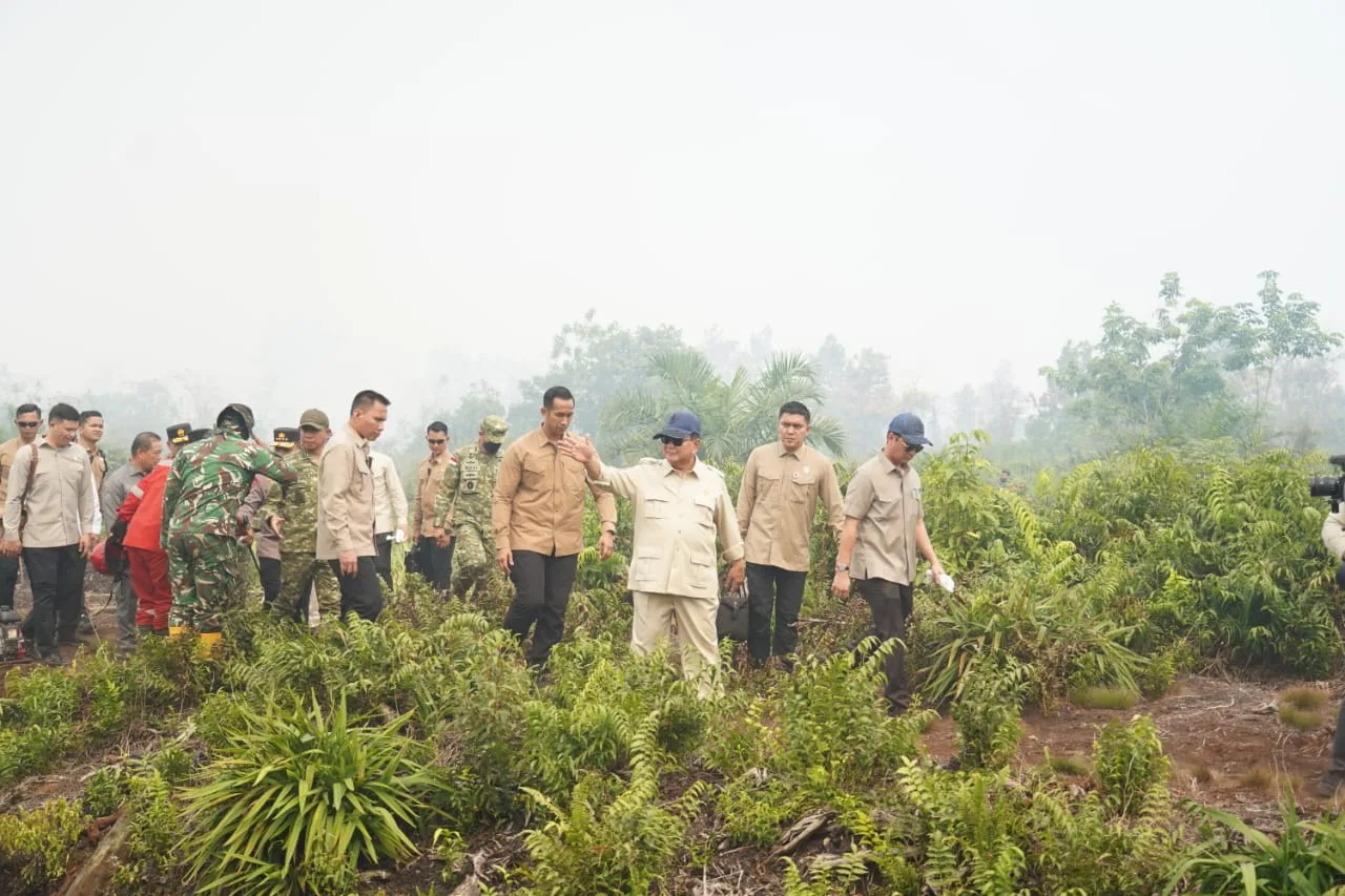 Presiden Prabowo Tinjau Penanganan Karhutla di Kalbar, Pangdam XII/Tpr Bersama Forkopimda Pastikan Sinergi di Lapangan