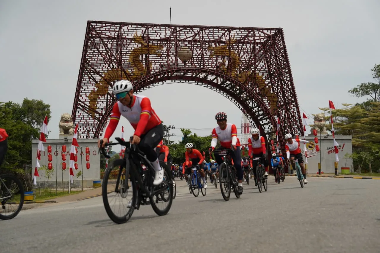 Satu Kayuhan Jalin Kebersamaan: Kodam XII/Tpr Sukses Gelar Tour De Singkawang