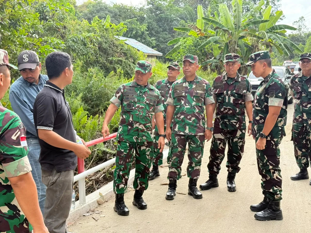 Tinjau KDKMP dan Jembatan Bantuan Presiden di Sintang, Kasdam XII/Tpr Minta Pembangunan Dipercepat