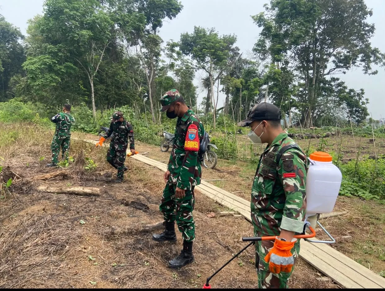 Cegah Karhutla, Koramil Embaloh Hilir Intensifkan Patroli dan Edukasi Warga