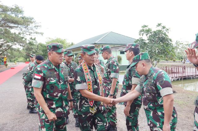 Asops Kasad Bersama Kasdam XII/Tpr Periksa Kesiapan Operasi Yonkav 12/BC