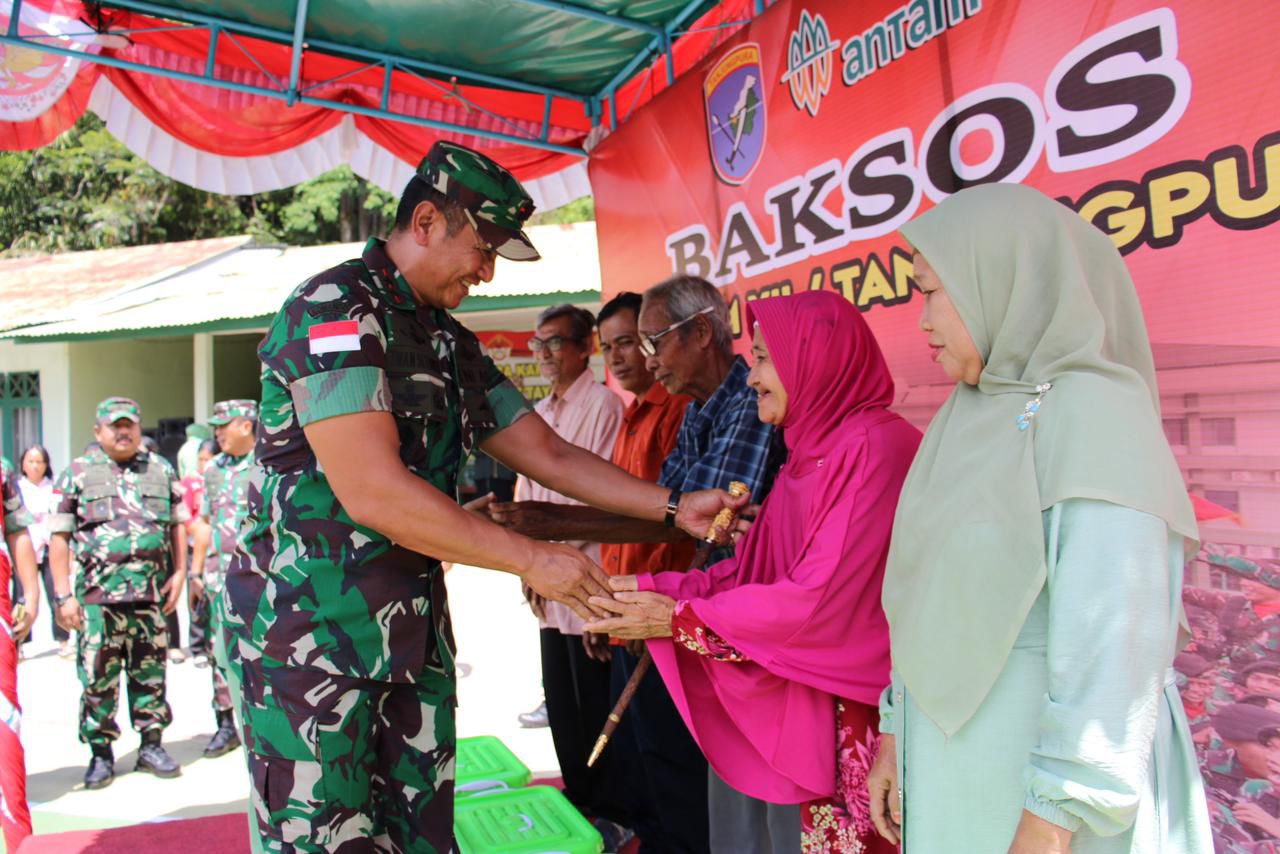 “Menyala Pangdam ku”Ditengah Perjalanan Menuju AKS Pangdam Tanjungpura Bantu Kesulitan Rakyat