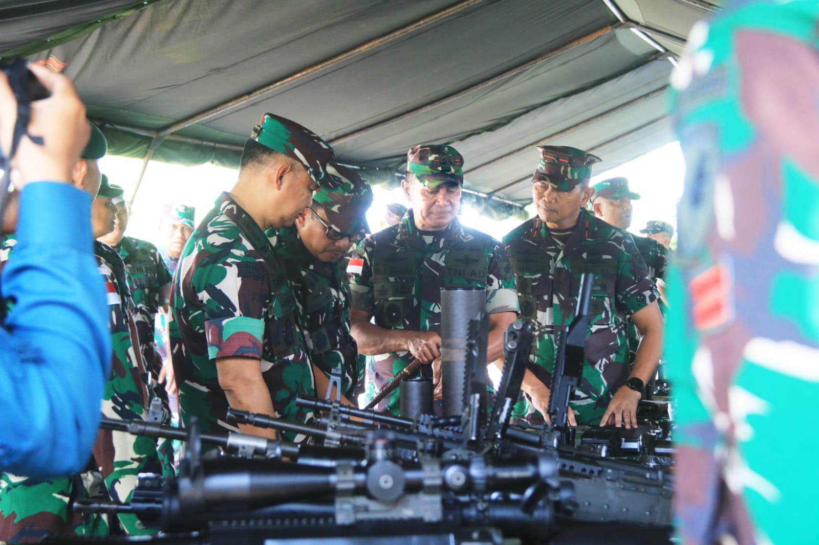 Pangdam Tanjungpura Dampingi Kasum TNI Periksa Kesiapan Operasi Yonif 641/Bru