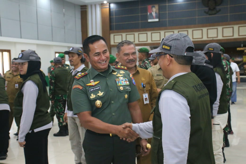 Identifikasi Perlintasan Perbatasan Negara, Pangdam XII/Tpr Bersama Deputi BNPP Berangkatkan Tim Survei ke Wilayah Sintang