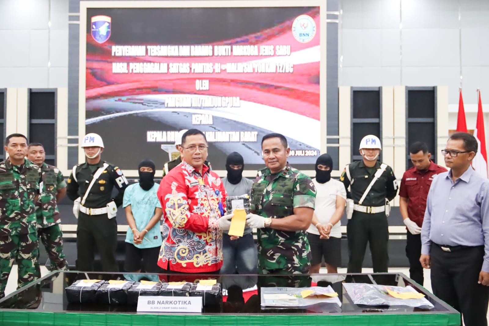 Sinergi dan Galang Rakyat Tapal Batas, Kodam XII/Tpr Gagalkan Penyelundupan 6,4 Kilogram Sabu