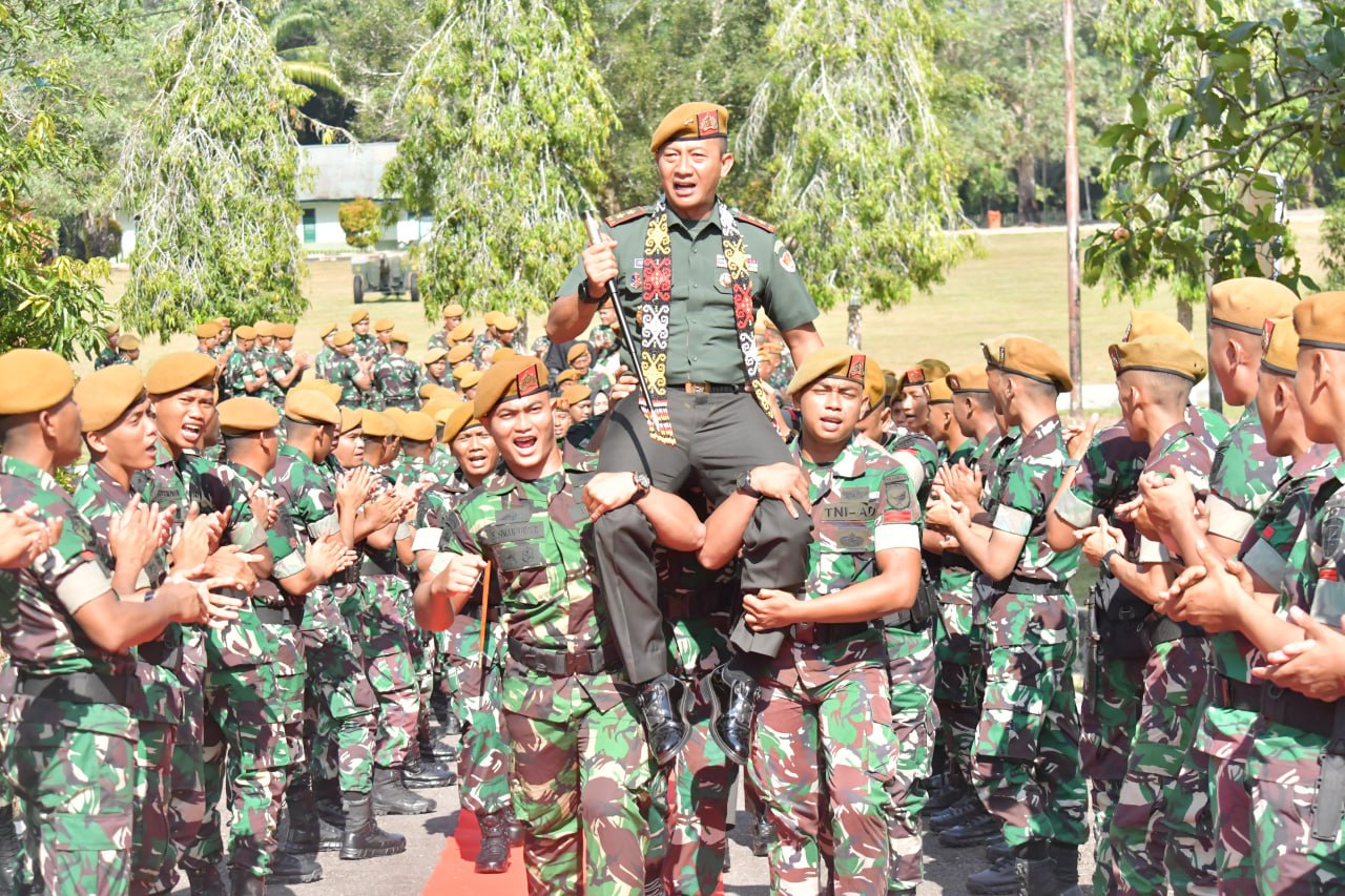 Kunjungan Kerja ke Yonarmed 16/TK Kodam XII/Tpr, Danpussenarmed Bangga Dengan Prajurit Tumbak Kaputing