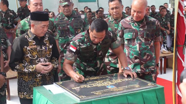 Resmikan Masjid Baitul Izzah, Pangdam XII/Tpr Harap Semakin Kuatkan Nilai Ibadah Keluarga Besar Yonif 631/Atg