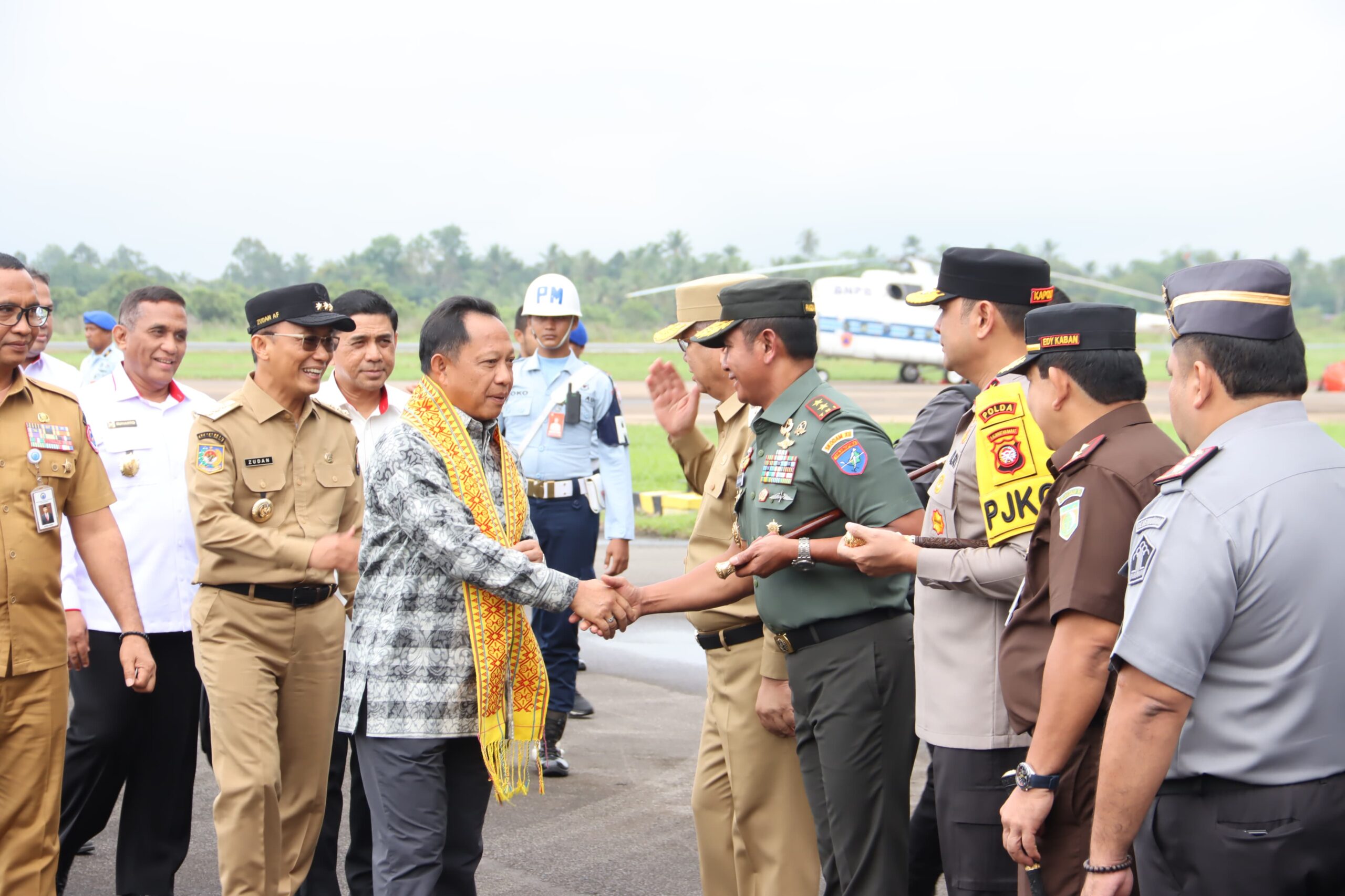 Pangdam XII/Tpr Sambut Kedatangan Mendagri