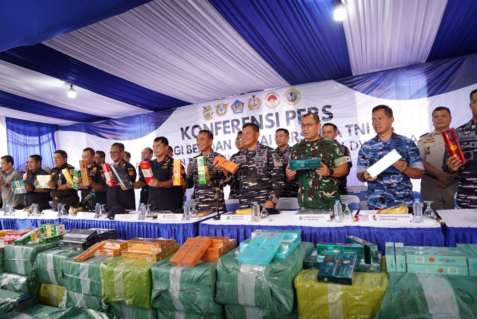 Pangdam XII/Tpr Hadiri Konferensi Pers Penindakan Rokok Ilegal Asal Kamboja oleh TNI dan Bea Cukai