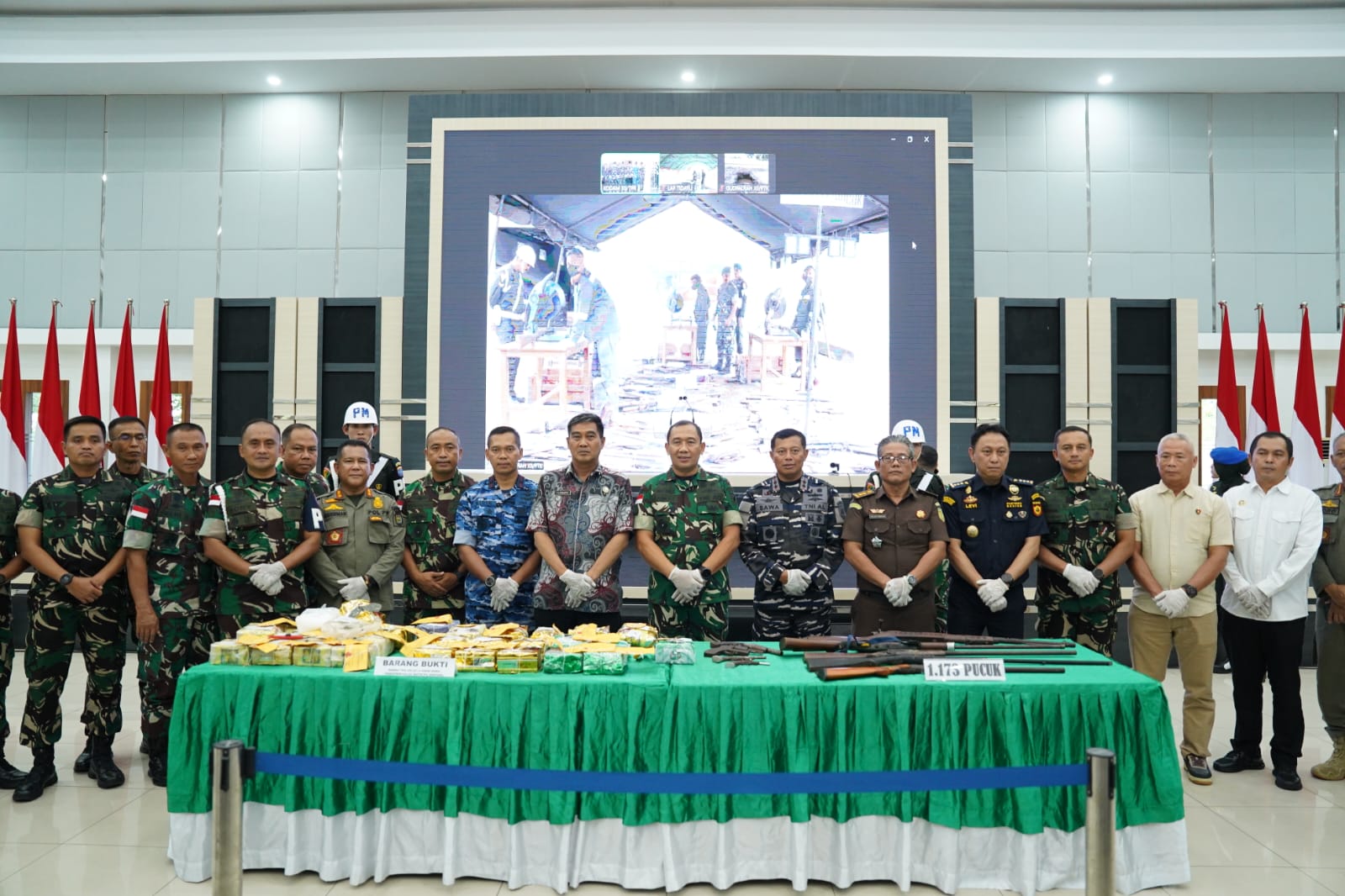 Gempur Peredaran Gelap: Pangdam XII/Tpr Musnahkan 30 Kg Sabu dan Ribuan Senjata Api Rakitan