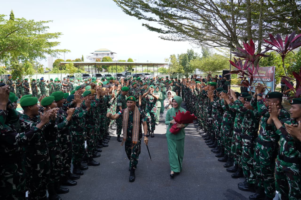 Semangat Membara Prajurit Iringi Langkah Awal Mayjen TNI Novi Rubadi Sugito Pimpin Kodam XII/Tpr