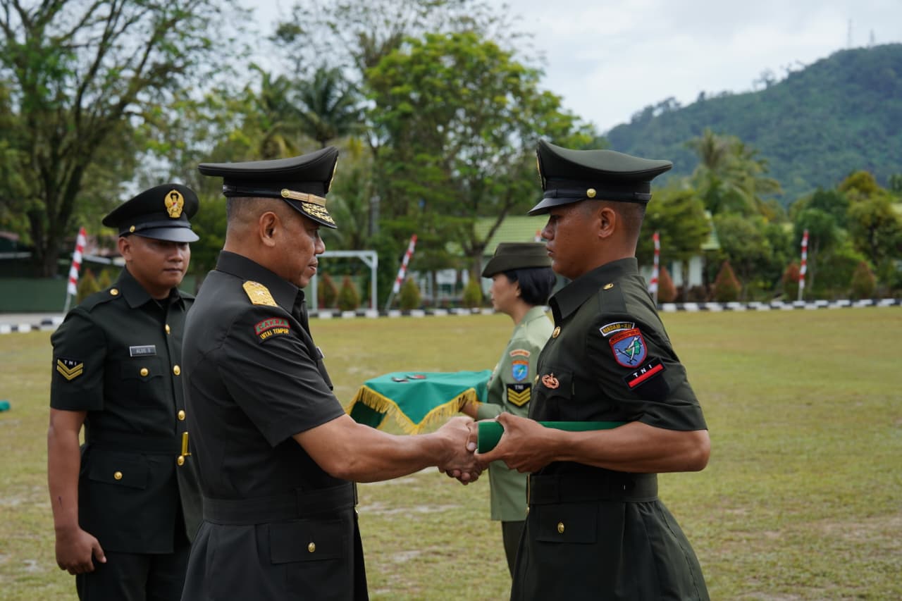 Resmi Berpangkat Prada, 519 Prajurit Muda Infanteri TNI AD Lahir di Singkawang