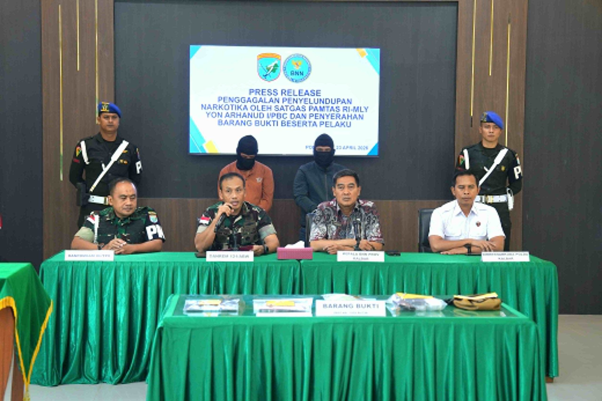 Gagalkan Penyelundupan 1.659 Butir Ekstasi di Perbatasan, Danrem 121/Abw Serahkan Pelaku dan Barang Bukti ke BNNP Kalbar