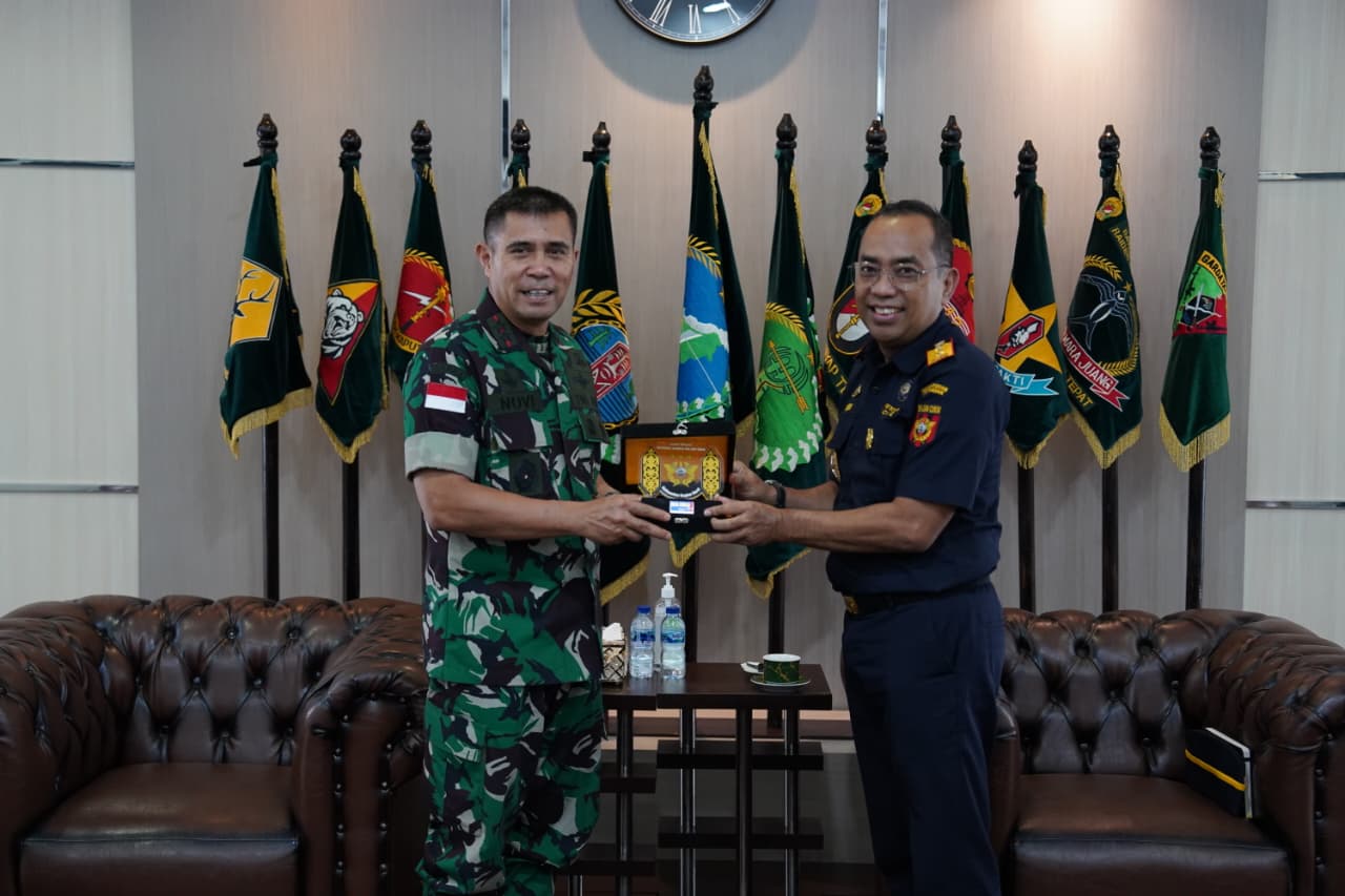 Pangdam XII/Tpr Terima Kunjungan Kepala Bea Cukai Kalbagbar