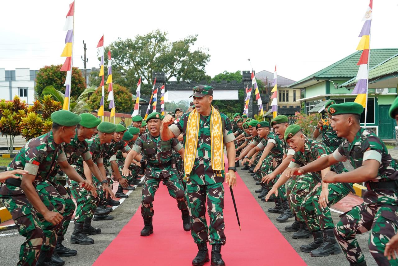 Pertegas Profesionalisme Prajurit, Pangdam XII/Tpr Sambangi Markas Yonzipur 6/SD di Anjongan