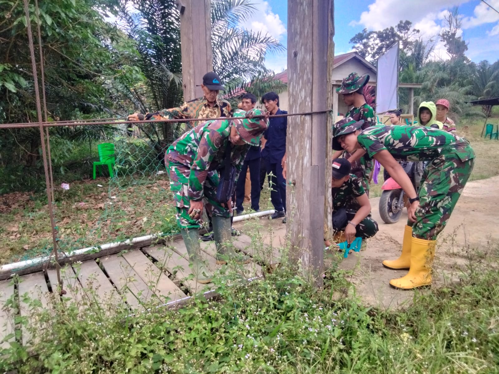 Buka Isolasi Wilayah, Kodim Bengkayang Matangkan Rencana Pembangunan Jembatan Gantung di Desa Tanjung