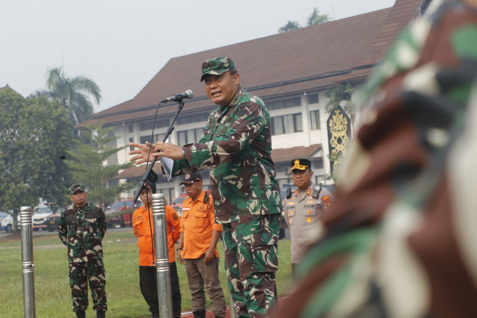 Antisipasi Kebakaran Hutan dan Lahan, Tim Sosialisasi TNI AD Pimpin Apel Siaga di Mempawah