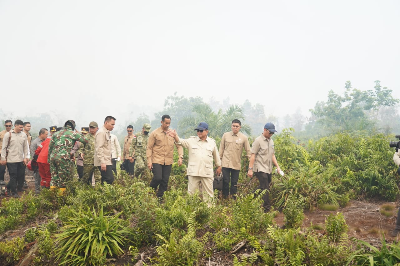 Presiden Prabowo Tinjau Penanganan Karhutla di Kalbar, Pangdam XII/Tpr Bersama Forkopimda Pastikan Sinergi di Lapangan